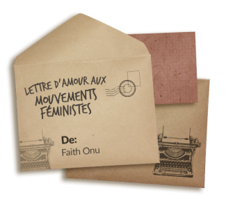 Collage d'enveloppes en papier Kraft avec les mots "Lettres d'amour aux mouvements féministes" écrits en haut. Près du bas, il est écrit "De : Faith Onu". Dans le coin supérieur gauche, il y a un timbre postal. Sous l'enveloppe se trouve une carte postale avec une machine à écrire imprimée dessus.